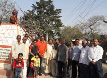 Ranjan Pradhan at Khandamouda of Jharkhand in front of stone image of Utkal Mani Gopabandhu Das