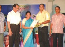 Ranjan Pradhan getting Lekhalekhi Award in 2008