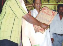 Ranjan Pradhan getting Rabi Pattanaik Memorial Award in 2007