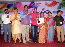 Ranjan Pradhan receiving Kalinga Literature Festival Youth Award-2018